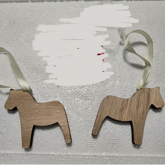 Set of 2 Swedish Dala Horse Ornaments, wooden - Picture 6 of 6